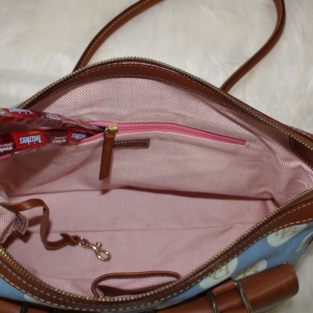 ** Host Pick 11/11!! 🥳 Classic Dooney & Bourke double pocket jacquard bag - Picture 7 of 13